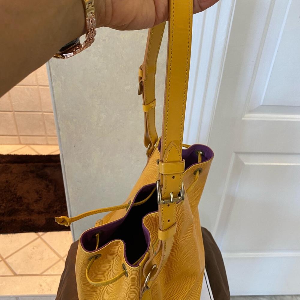 Louis Vuitton Yellow/Purple Epi Leather Noé Shoulder Bag - Picture 14 of 15